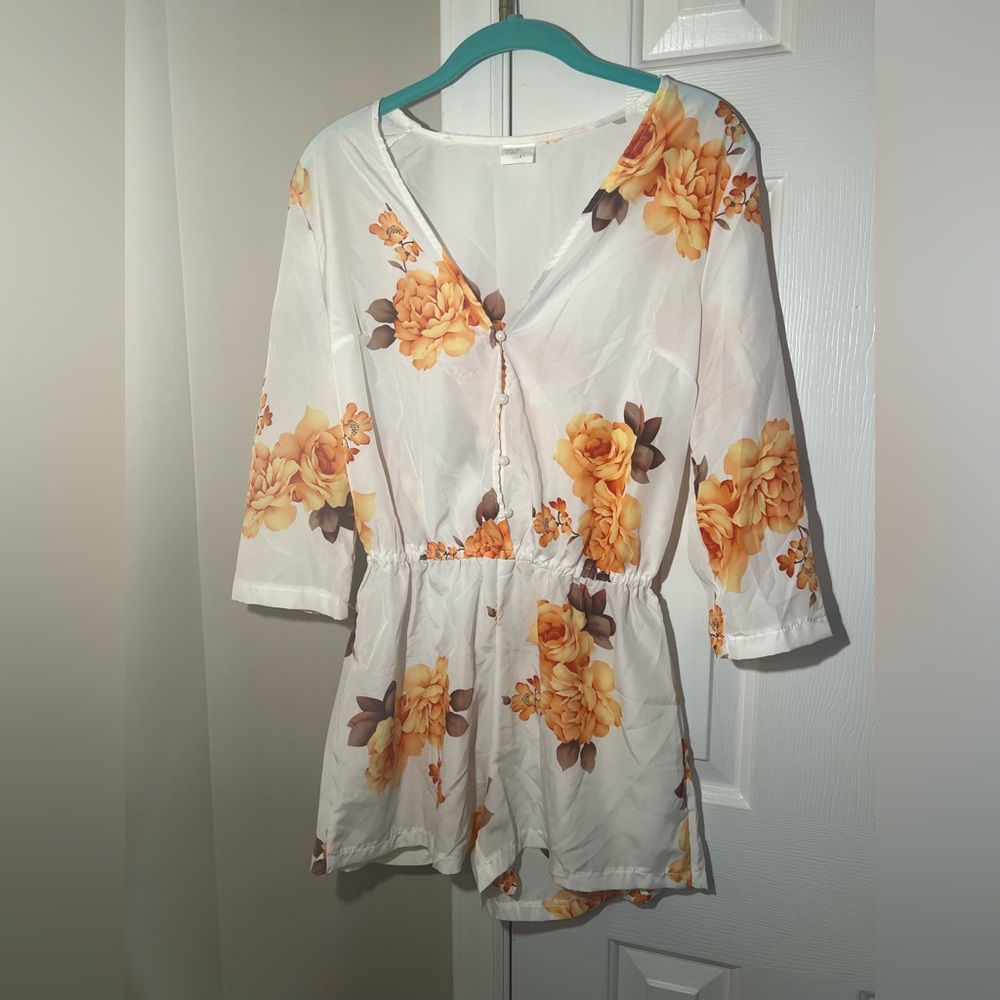NWOT White Romper - Small